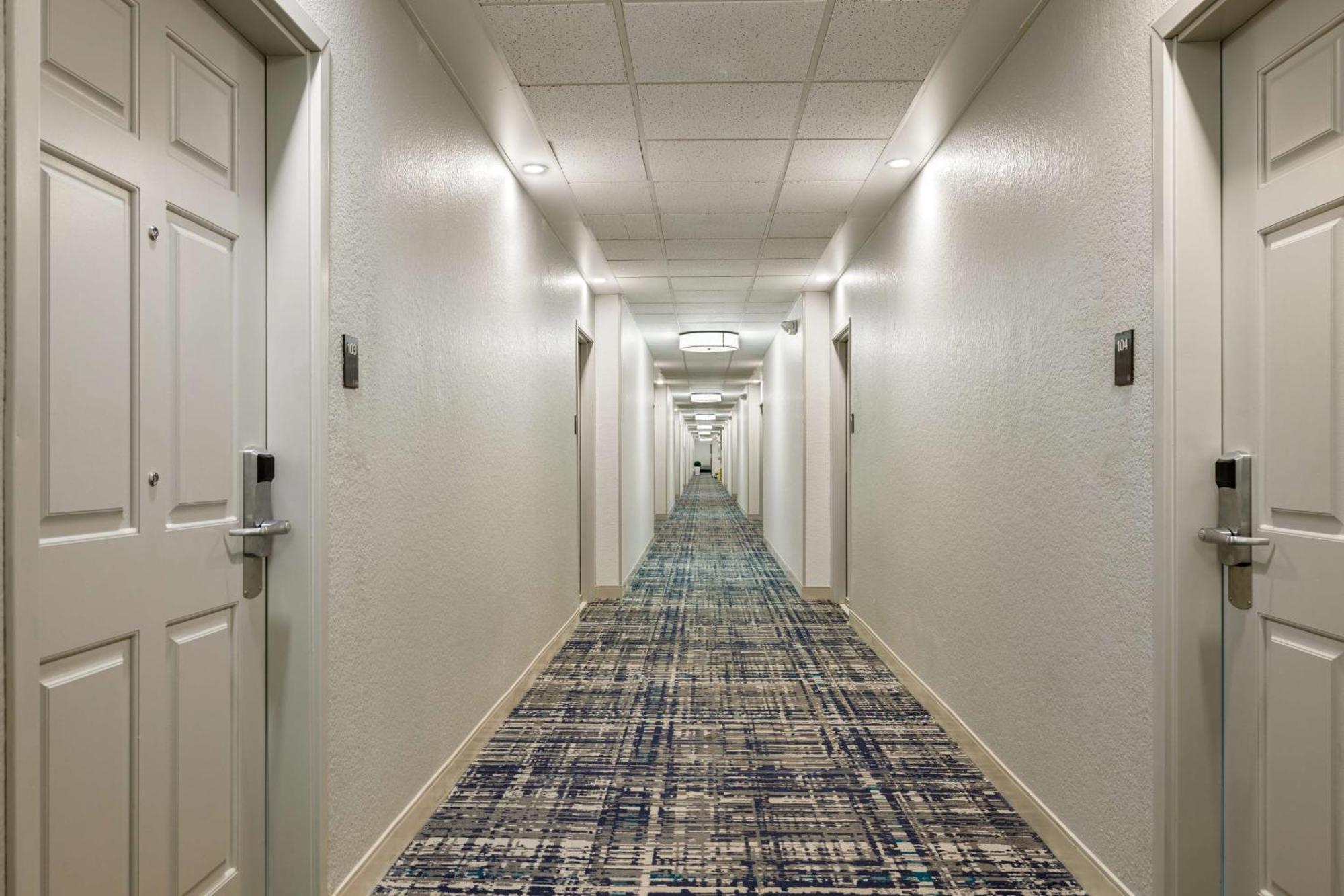 โซเนสตา ซิมพลี สวีท เออร์ไวน์ อีสต์ - ฟุตฮิลล์ Hotel เลคฟอเรสต์ ภายนอก รูปภาพ